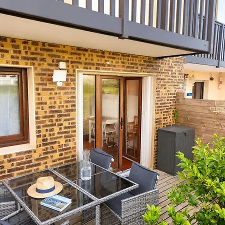 B, 2 Adultes Et 1 Enfant Terrasse Et Apartment *